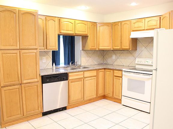 4th image of 1337 Beacon Dr
