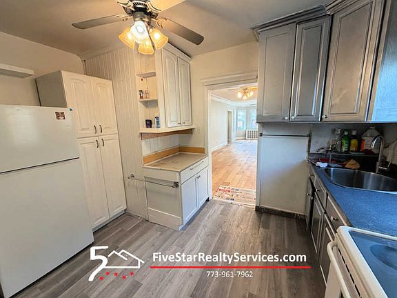 3rd image of 6073 N Albany Ave #2