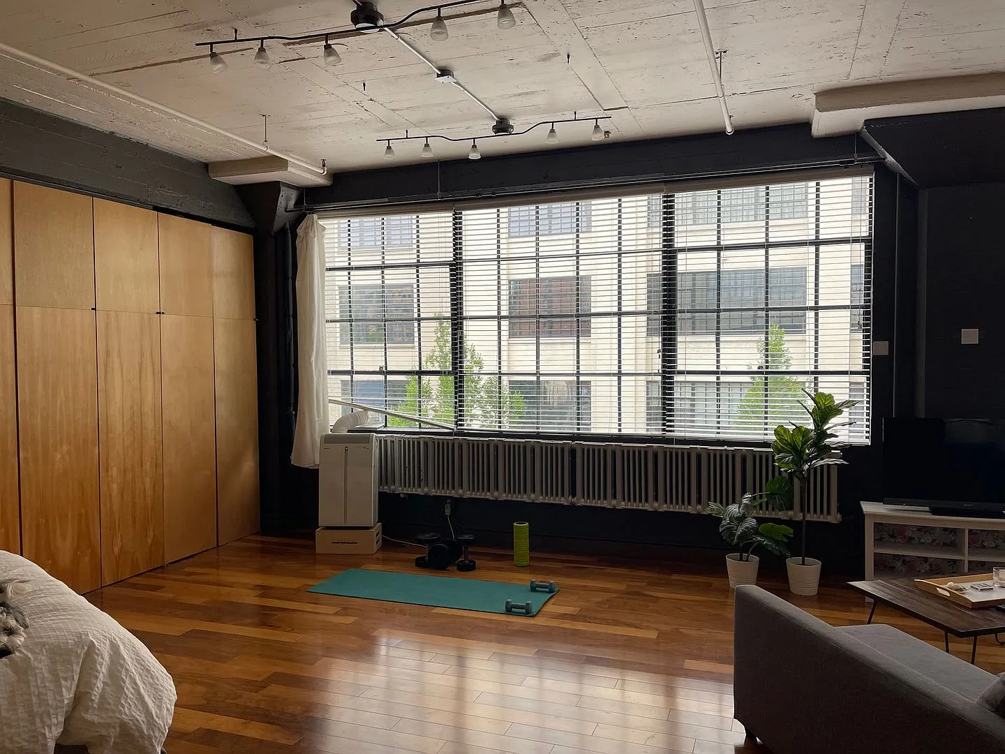 Charming Large Downtown Studio — Photo 3