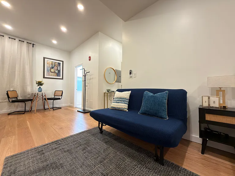 2129 Pine St #2F — Photo 7
