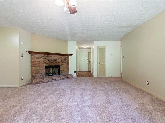 3rd image of 4795 Bexley Dr
