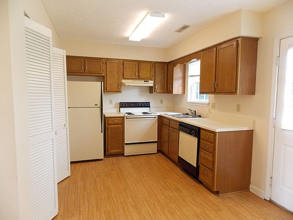 2nd image of 2051 Clover Ct APT B