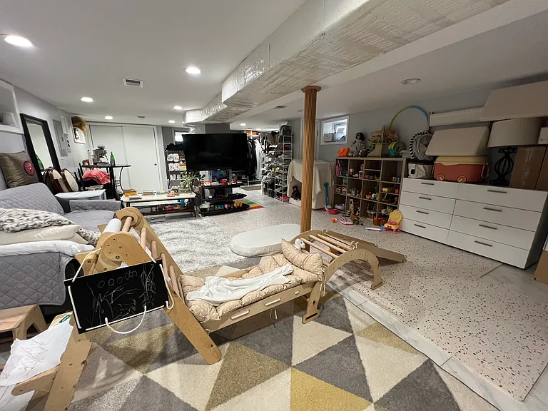125 W 22nd St #1 — Photo 13
