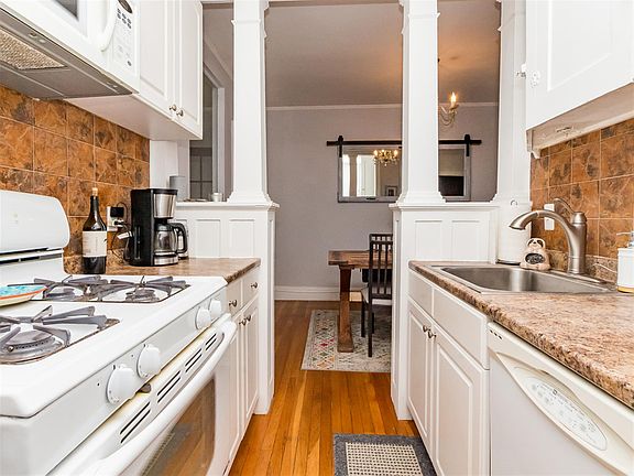 3rd image of 285 Harvard St #300
