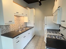 12515 Saticoy St, One Bedroom