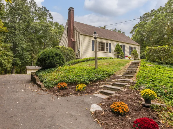 109 Hedgehog Lane, Simsbury, CT 06092