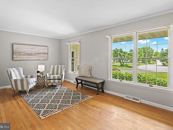 3rd image of 7 Glenora Pl