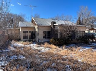 902 Sandy Ln, Espanola, NM 87532