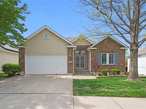 4828 SW Leafwing Dr, Lees Summit, MO 64082
