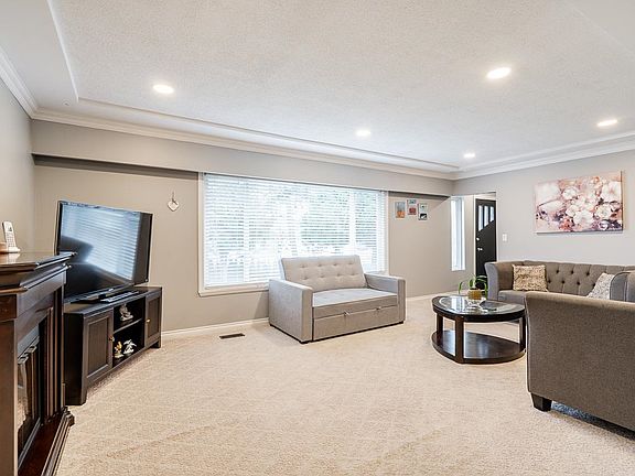 4th image of 4729 64th St