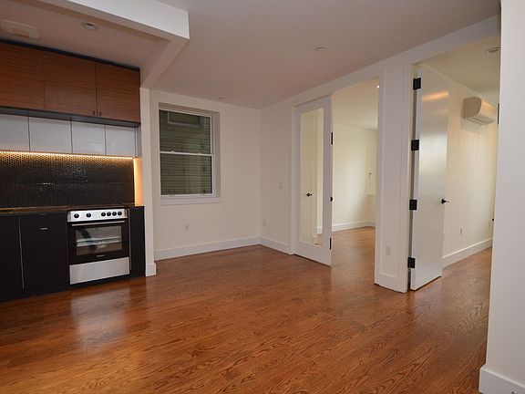2nd image of 194 Hawthorne St APT 3F