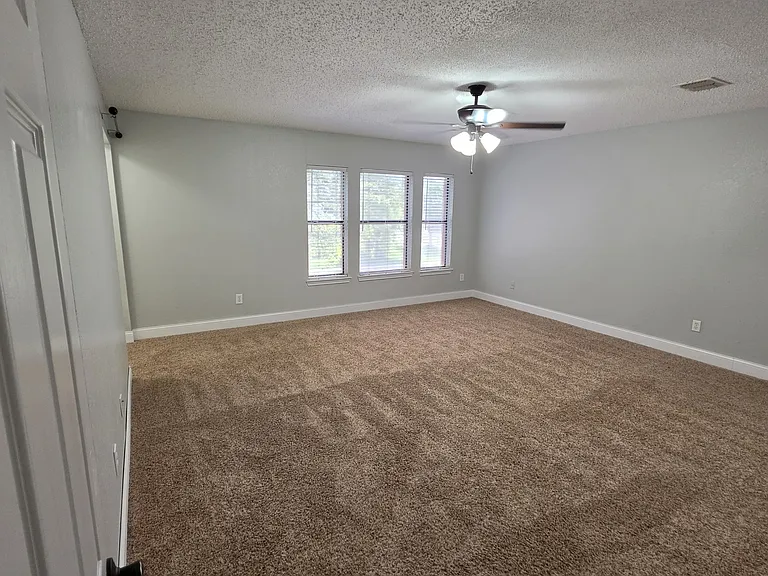 6511 White Oaks Ln — Photo 45