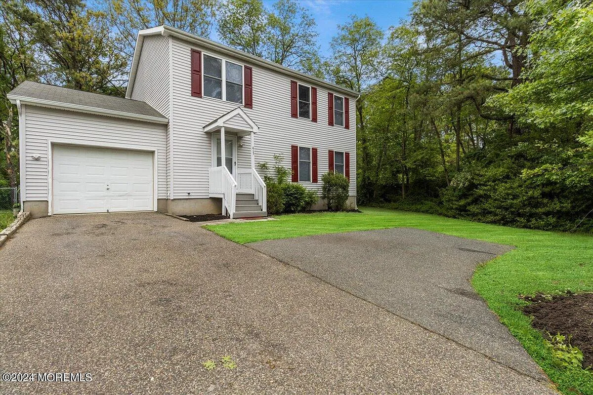 4 bed, 2.5 bath, 1792 sqft, $3,100 — Photo 1