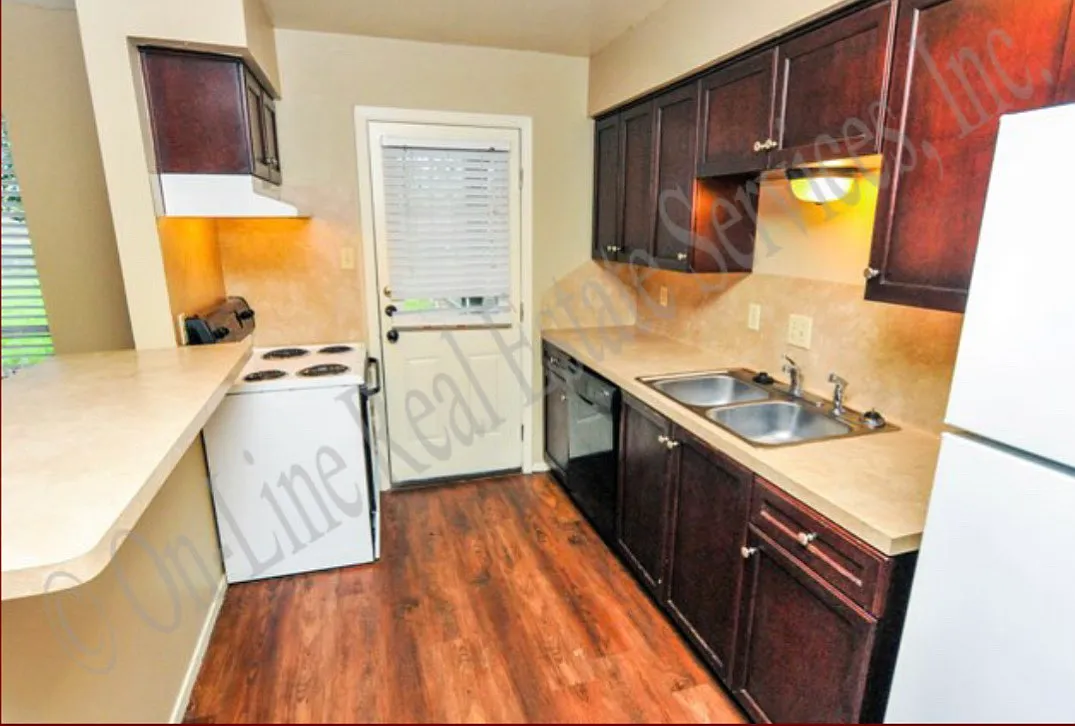 2 bed, 871 sqft, $950 — Photo 3