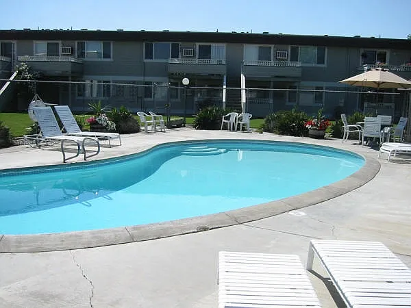 knolls pool_04272026