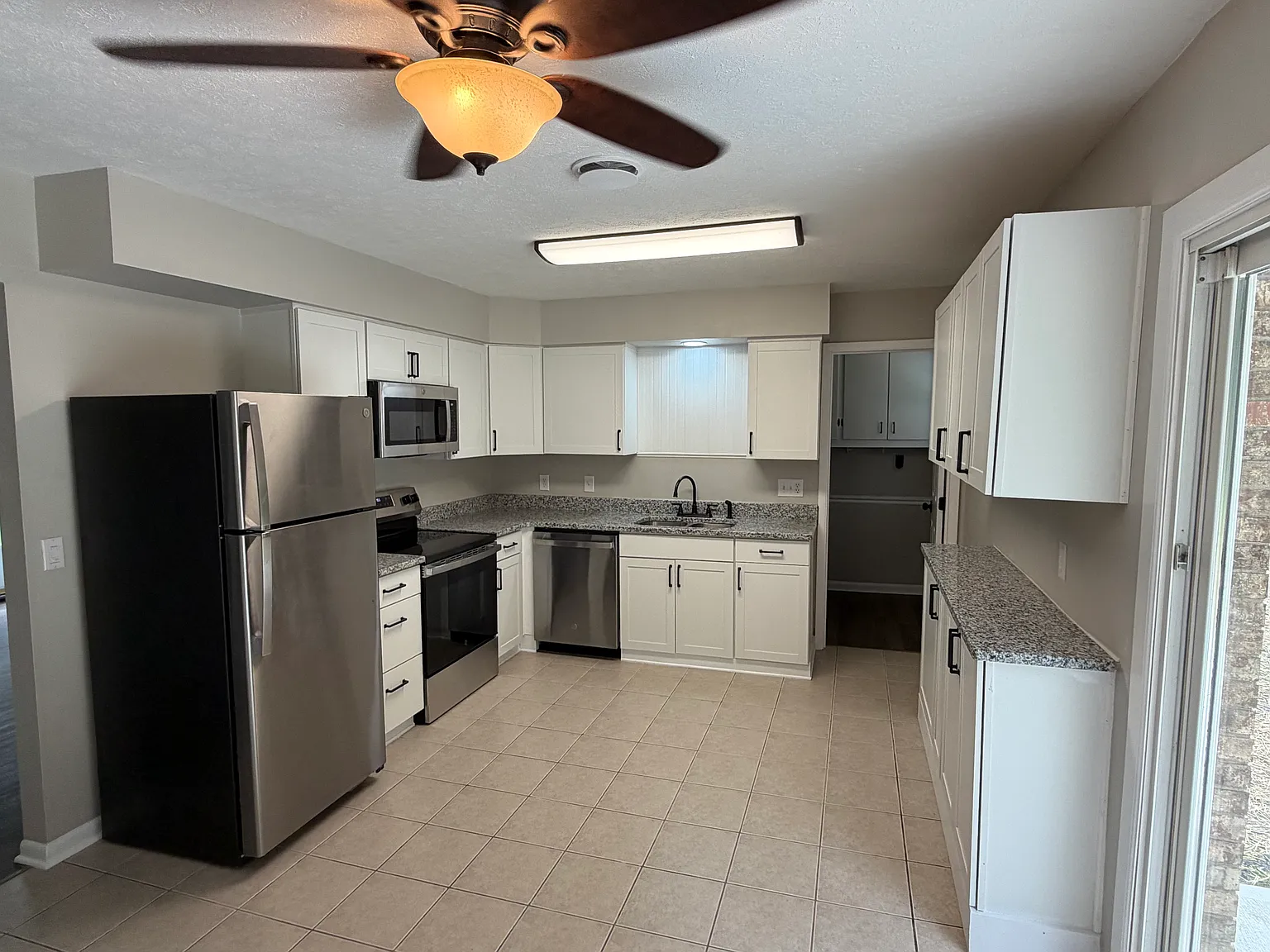 3703 Oakwood Dr — Photo 4