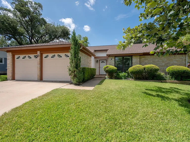 11826 Carshalton Dr — Photo 3