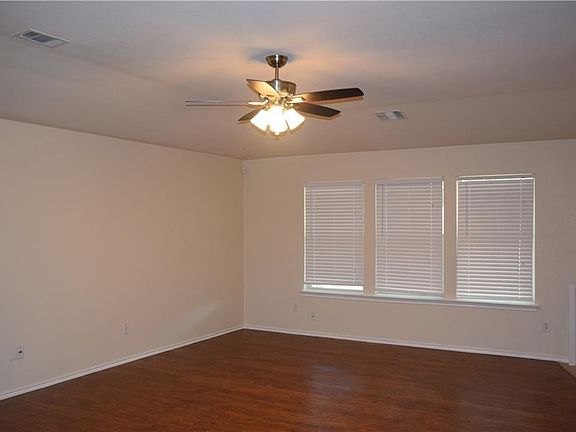 3rd image of 4705 Winding Hollow Dr