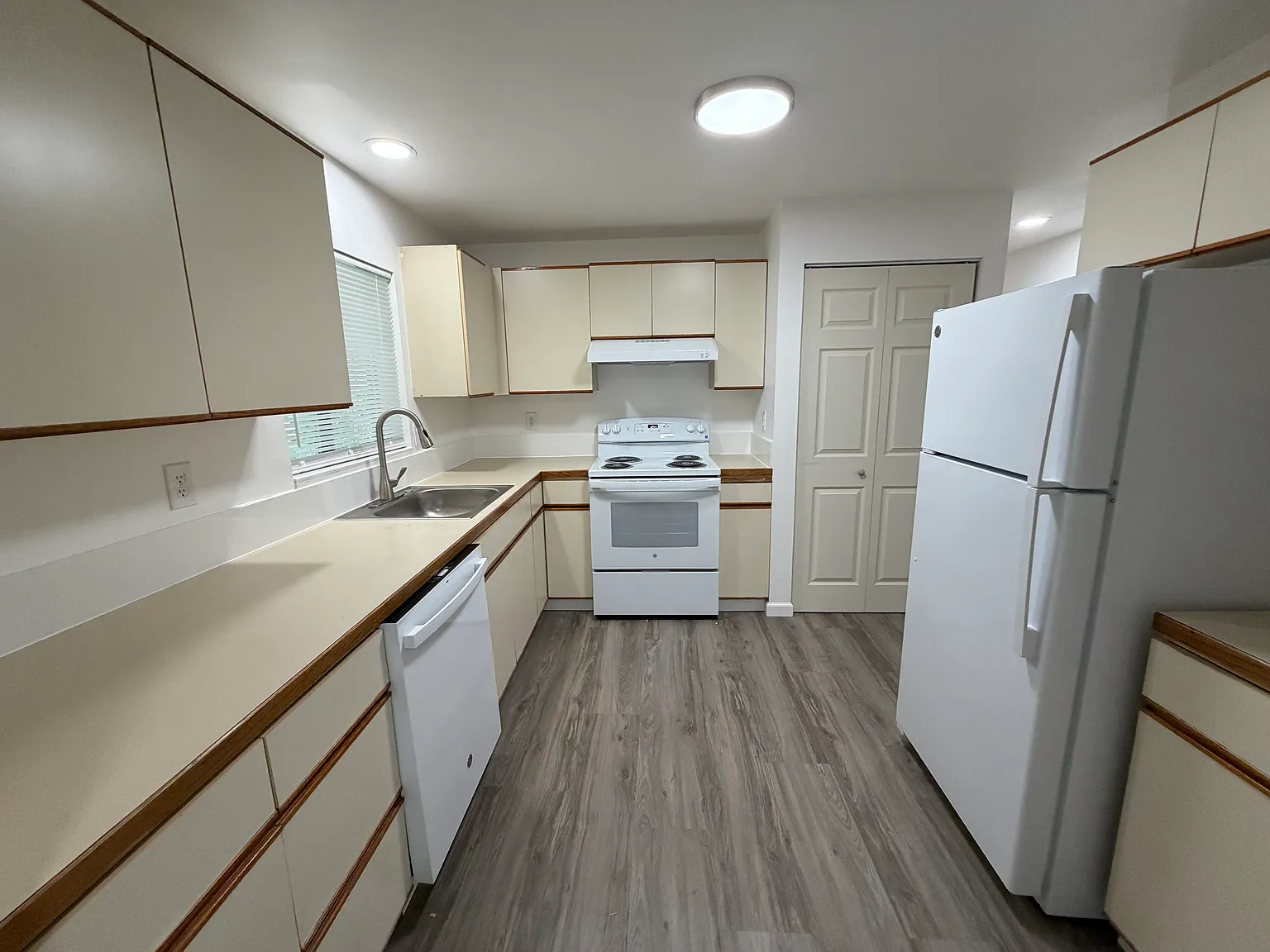 Skyview Apartments — Photo 3