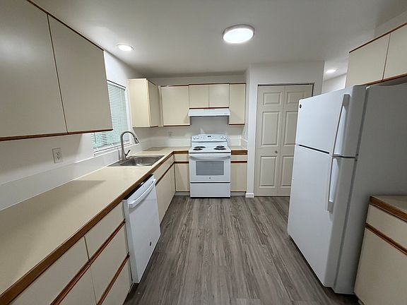 3rd image of 611 N Baker Ave #F3ebd4e23