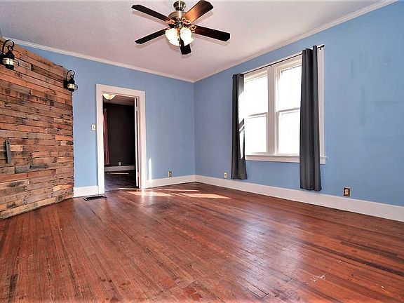 3rd image of 710 E Parkland Ave