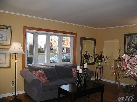 5th image of 239 W Windsor Pkwy