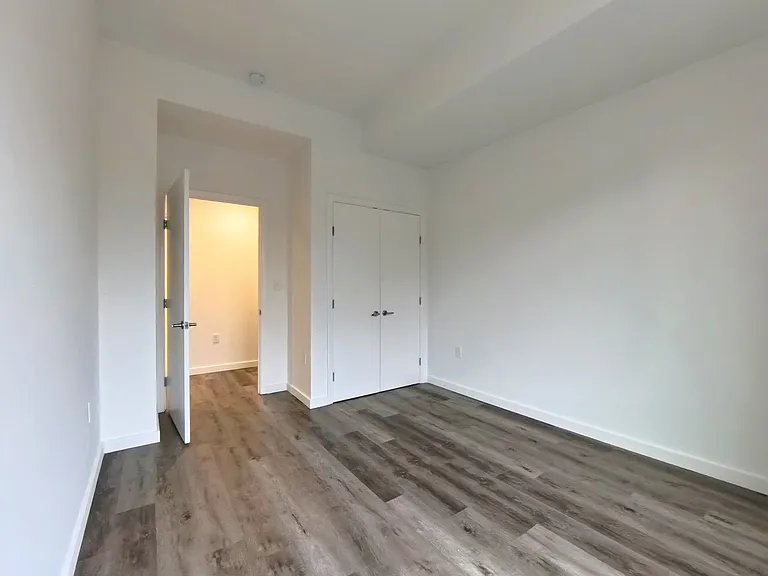 100 Evergreen Pl #4C — Photo 12