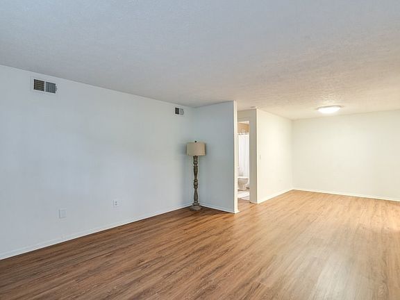 3rd image of 216 Moore Rd