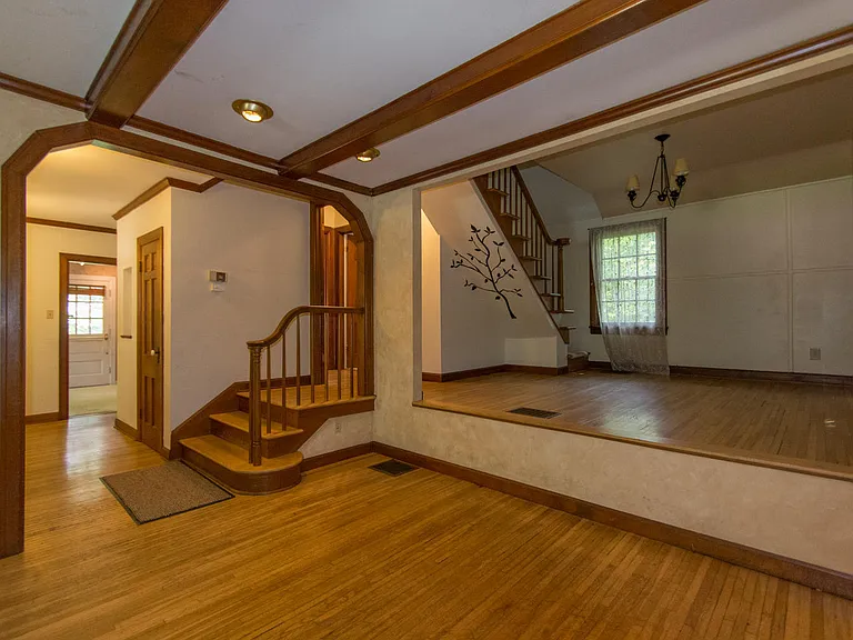 321 S Eastside Dr — Photo 4