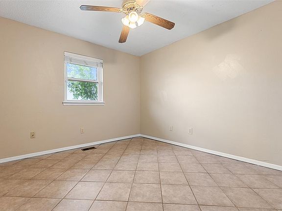 4th image of 804 Tyler Ave NW