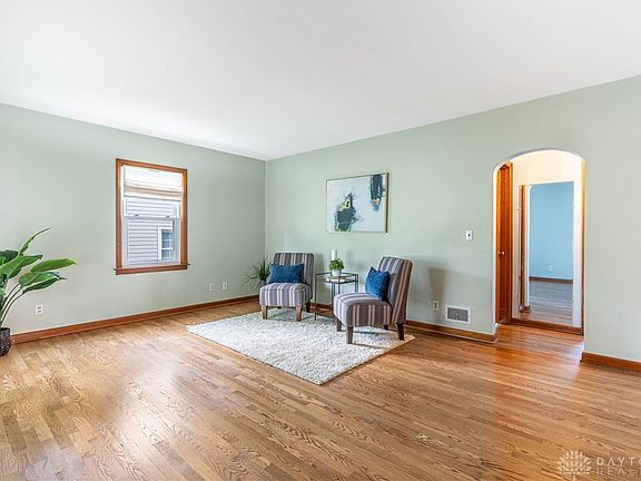 5th image of 406 N Main St
