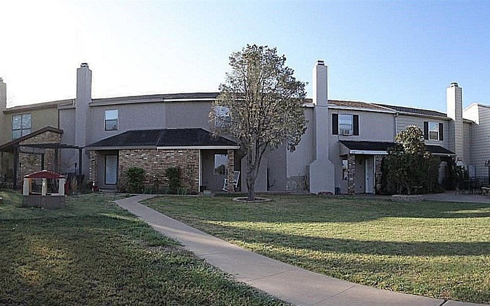 1st image of 8639 Knoxville Dr