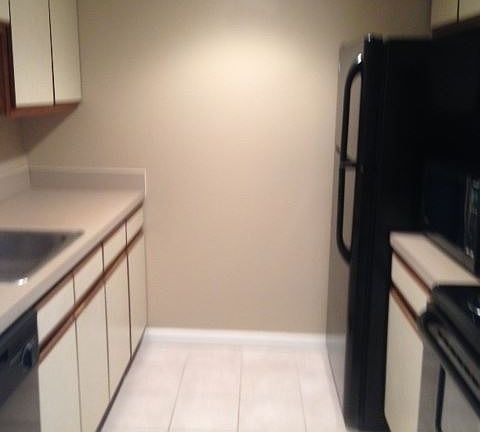 4th image of 2616 Davison Ave #1