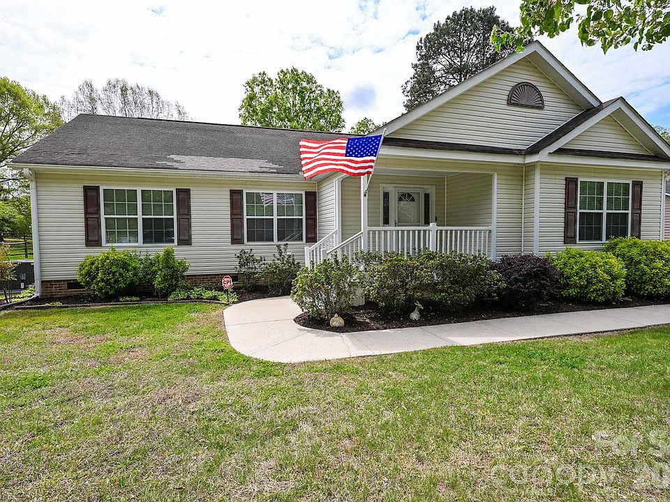 1st image of 105 Woodland Ln