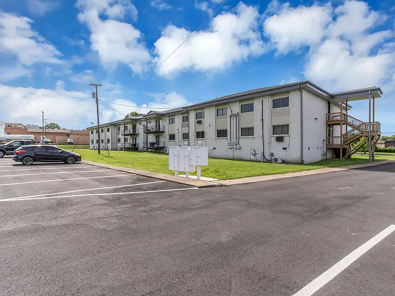 Executive House Apartments — Photo 56
