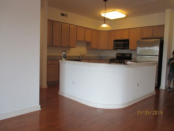 3rd image of 5588 N Lincoln Ave APT 202