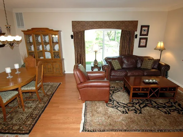 12 Primrose Ln #202, Mount Arlington, NJ 07856