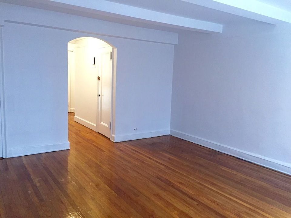2nd image of 117 E 77th St APT 3A