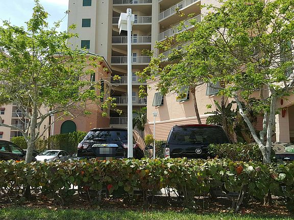 4th image of 200 Estero Blvd