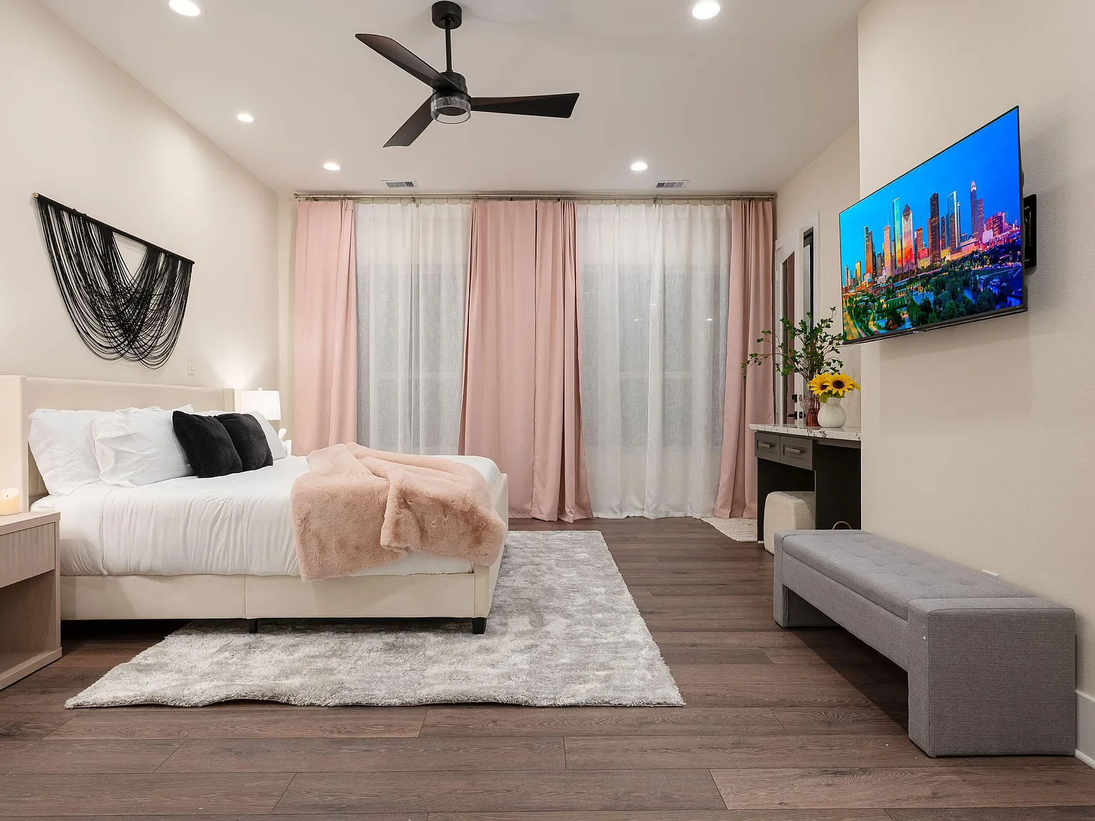 3 bed, 3.5 bath, 3200 sqft, $4,547 — Photo 1