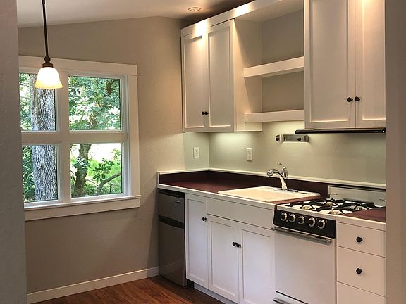 4th image of 184 Moraga Way
