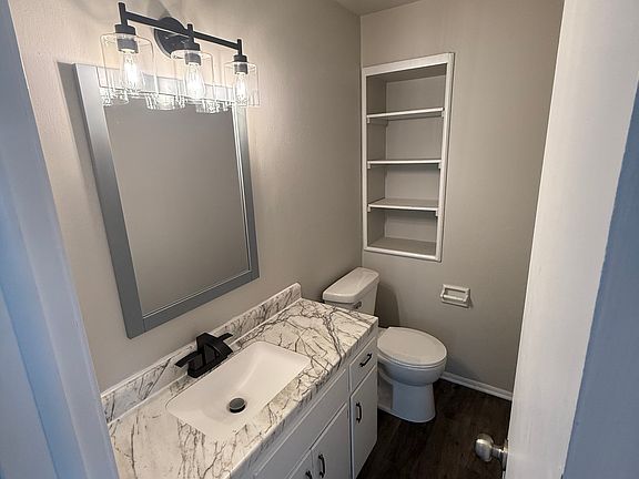 3rd image of 1554 Whiterock Ave