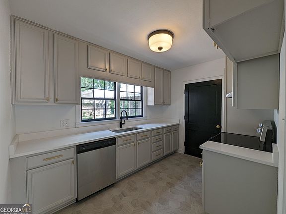 4th image of 301 E 3rd Street