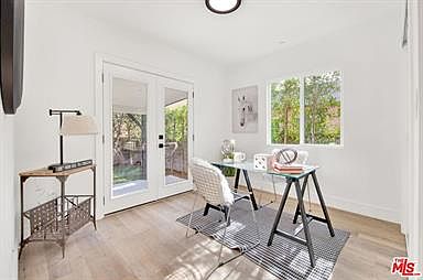 5th image of 6014 Farmdale Ave