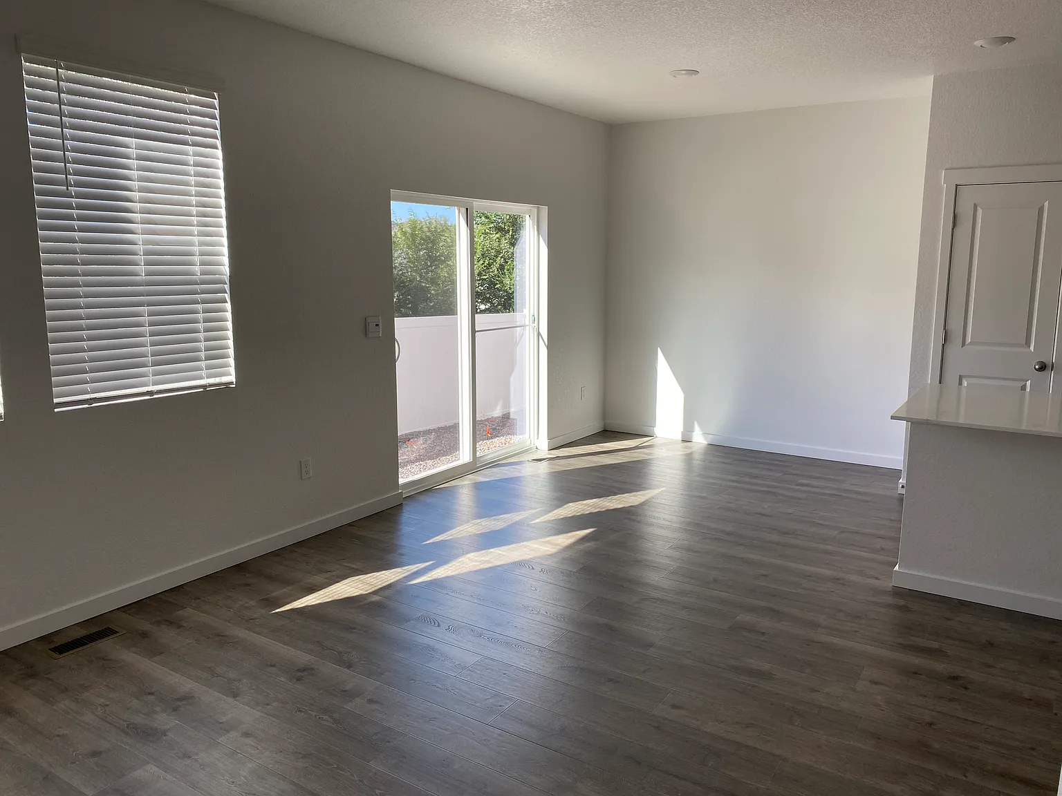 3 bed, 2.5 bath, 1490 sqft, $2,450 — Photo 3