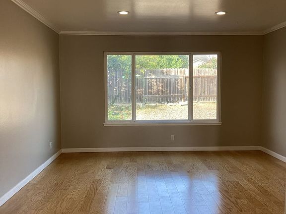 4th image of 1881 Tamarin Ave
