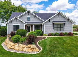 6250 Whispering Hill Ct, Bettendorf, IA 52722