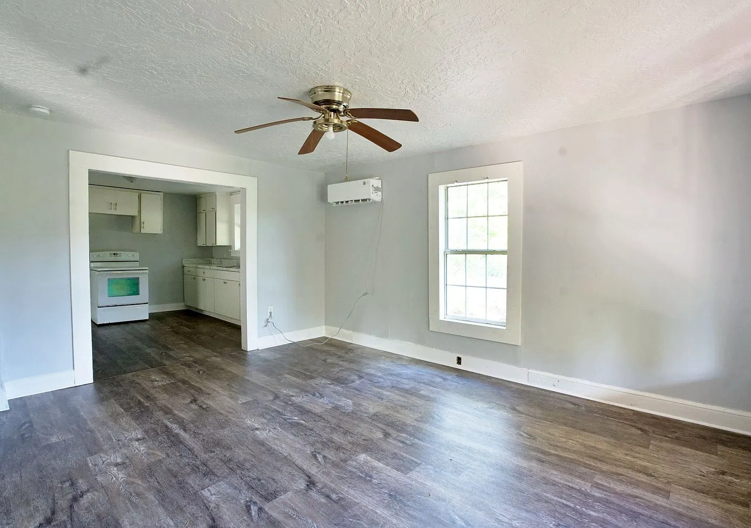 229 East 54th Anniston — Photo 2