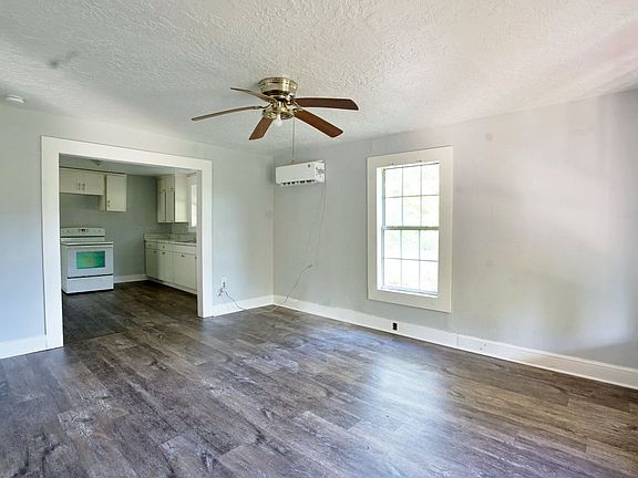 2nd image of 229 E 54th St