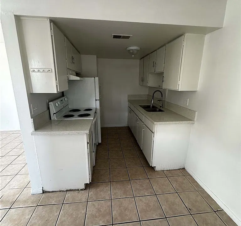 115 W New York Ave #11